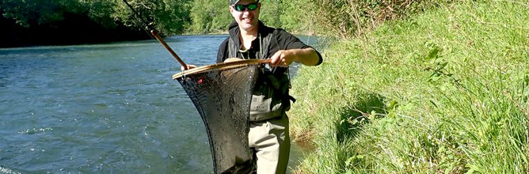 Lionel ARMAND et une truite capturée aux appâts naturels en dérive courant mai 2018
