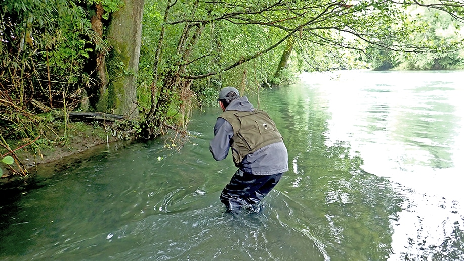 David en stage de pêche à la truite à la mouche / pêche à vue